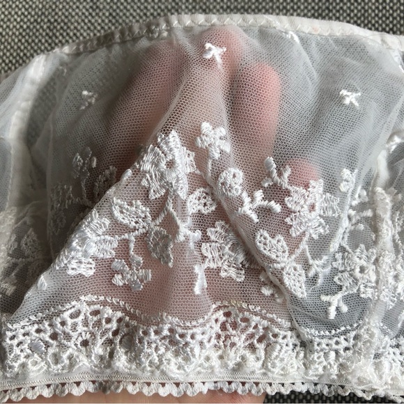 (259) Vintage Lace Bralette/Bandeau - Picture 6 of 10
